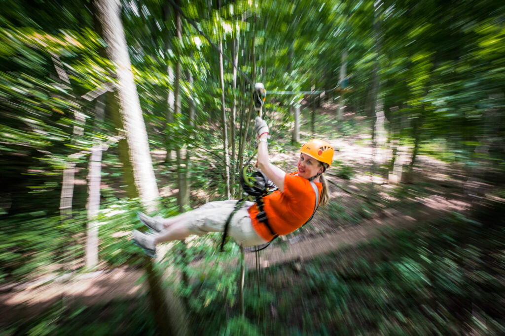 Feeling the beauty of Lake Erie Canopy Tours / Flickr / FarFlung Travels
Link:
https://www.flickr.com/photos/farflung/11341501333/